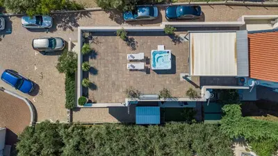 Ptičja perspektiva objekta Apartments Luka