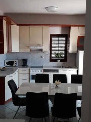 Kuhinja ili čajna kuhinja u objektu Apartmani Zen