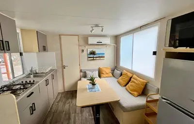Kuhinja ili čajna kuhinja u objektu Mobilehome Adams Glamping - Camp Adriatic
