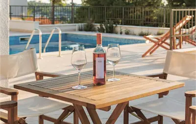 Bazen u objektu Holiday Home Primosten-Dolac With Outdoor Pool ili u blizini
