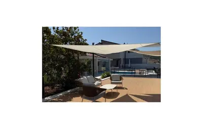 Popločani dio dvorišta ili vanjski dio objekta Holiday Home Primosten-Dolac With Outdoor Pool