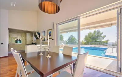 Bazen u objektu Holiday Home Primosten-Dolac With Outdoor Pool ili u blizini