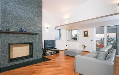 TV i/ili zabavni centar u objektu Holiday Home Primosten-Dolac With Outdoor Pool