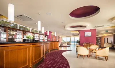 Salon ili bar u objektu Hotel Zora