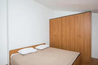 Krevet ili kreveti u jedinici u objektu Apartments Brodarica Beach With Balcony Seaview