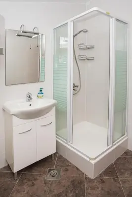 Kupaonica u objektu Apartments Brodarica Beach With Balcony Seaview