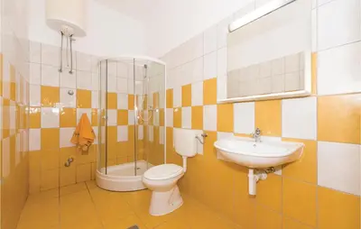 Kupaonica u objektu One-Bedroom Apartment In Tisno