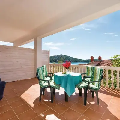 One-Bedroom Apartment In Tisno