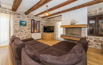 TV i/ili zabavni centar u objektu Cozy Home In Kaprije With Sauna