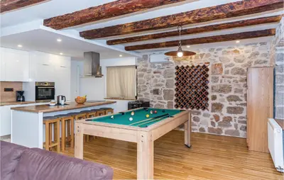 Kuhinja ili čajna kuhinja u objektu Cozy Home In Kaprije With Sauna