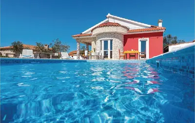Bazen u objektu Four-Bedroom Holiday Home In Cista Velika ili u blizini