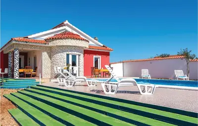 Bazen u objektu Four-Bedroom Holiday Home In Cista Velika ili u blizini