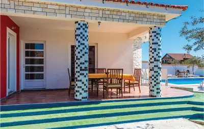 Bazen u objektu Four-Bedroom Holiday Home In Cista Velika ili u blizini