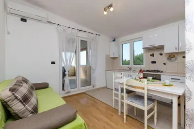 Kuhinja ili čajna kuhinja u objektu Apartments Sinisa