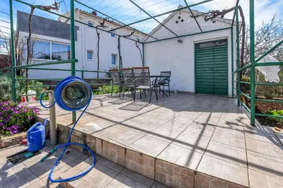 Popločani dio dvorišta ili vanjski dio objekta Apartments Ercegovic