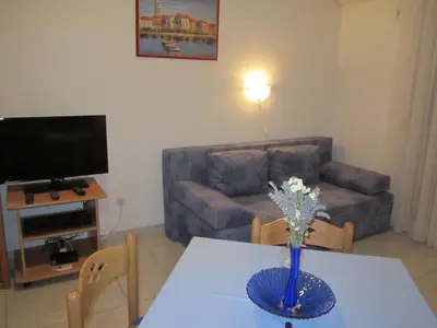TV i/ili zabavni centar u objektu Apartments with a parking space Vodice - 6331