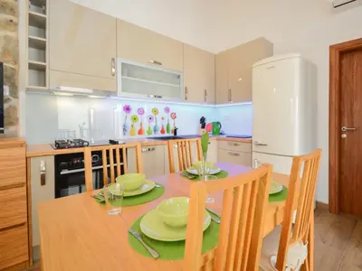 Kuhinja ili čajna kuhinja u objektu Holiday Home Ante by Interhome