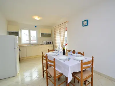 Kuhinja ili čajna kuhinja u objektu Apartment Ena by Interhome