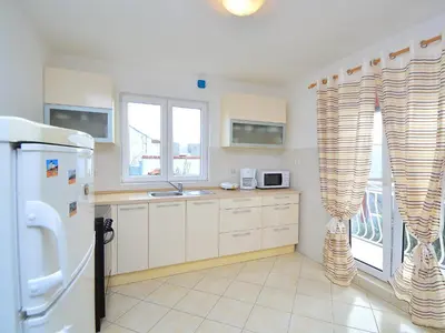Kuhinja ili čajna kuhinja u objektu Apartment Ena by Interhome