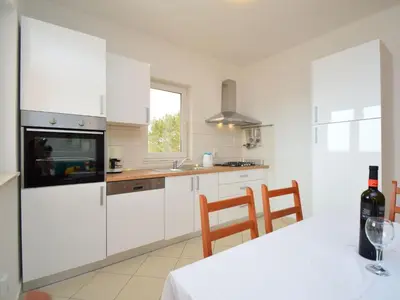 Kuhinja ili čajna kuhinja u objektu Holiday Home Mira by Interhome