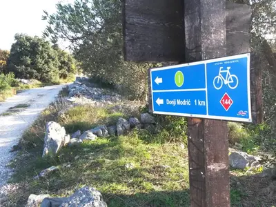 Vožnja biciklom pokraj objekta Holiday Home Vinka by Interhome ili u blizini