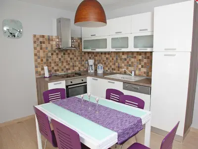 Kuhinja ili čajna kuhinja u objektu Holiday Home Vinka by Interhome