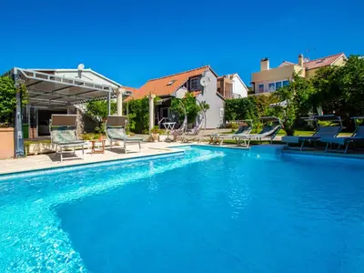 Bazen u objektu Holiday Home Slava i Oksana by Interhome ili u blizini