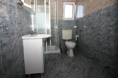 Kupaonica u objektu House with outdoor pool in Tisno