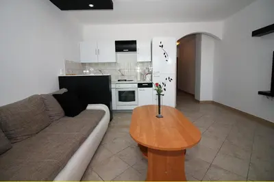 Kuhinja ili čajna kuhinja u objektu House with outdoor pool in Tisno