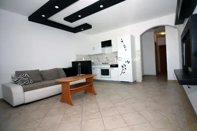 Kuhinja ili čajna kuhinja u objektu House with outdoor pool in Tisno