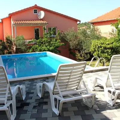 House with outdoor pool in Tisno