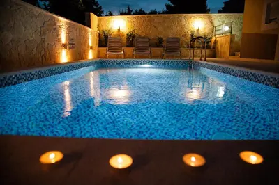 Bazen u objektu Seaside apartments with a swimming pool Zecevo Rtic, Rogoznica - 11869 ili u blizini