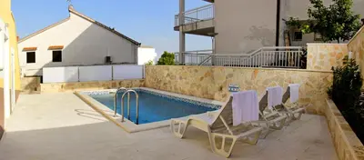Bazen u objektu Seaside apartments with a swimming pool Zecevo Rtic, Rogoznica - 11869 ili u blizini
