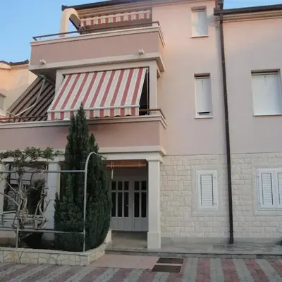 Apartment Švrćo