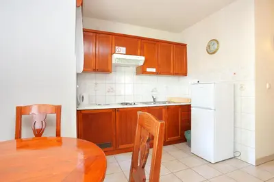 Kuhinja ili čajna kuhinja u objektu Apartments by the sea Rogoznica - 3196