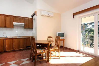 Kuhinja ili čajna kuhinja u objektu Apartments by the sea Rogoznica - 3196