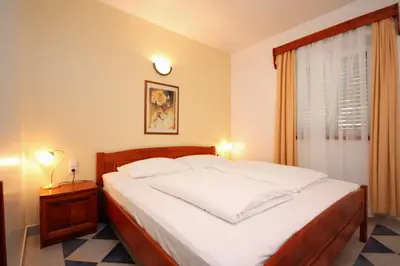 Krevet ili kreveti u jedinici u objektu Apartments by the sea Rogoznica - 3197