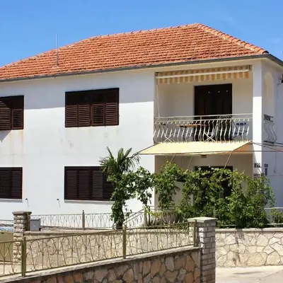 Apartments by the sea Jezera