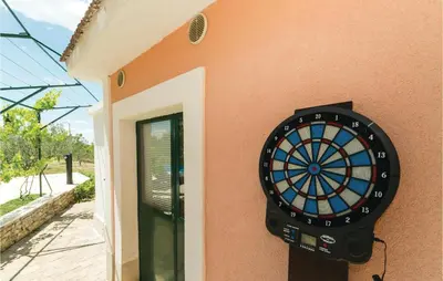 Tlocrt objekta Three-Bedroom Holiday Home In Trbounje