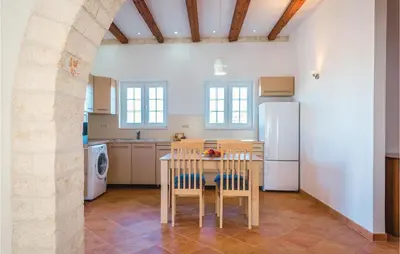 Kuhinja ili čajna kuhinja u objektu Two-Bedroom Holiday Home In Radonic