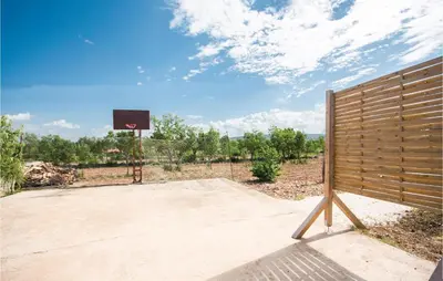 Vrt u objektu Two-Bedroom Holiday Home In Radonic