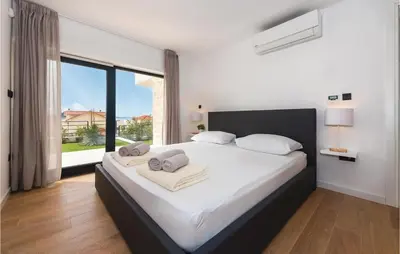Krevet ili kreveti u jedinici u objektu Beach Front Home In Tribunj