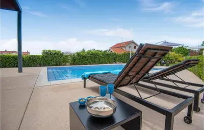 Bazen u objektu Beach Front Home In Tribunj ili u blizini