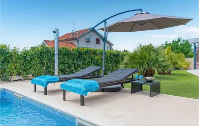 Bazen u objektu Beach Front Home In Tribunj ili u blizini