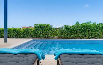 Bazen u objektu Beach Front Home In Tribunj ili u blizini