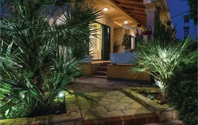 Vrt u objektu Four-Bedroom Holiday Home In Brodarica