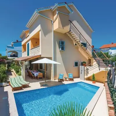Four-Bedroom Holiday Home In Brodarica