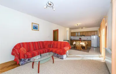 Kuhinja ili čajna kuhinja u objektu Three-Bedroom Holiday Home In Rozovac
