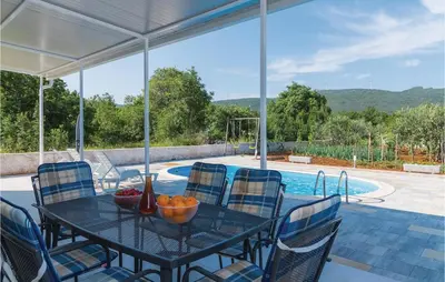 Pogled na planine ili pogled na planine iz vikendica