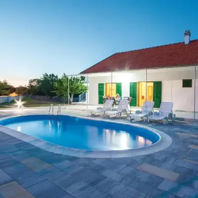 Three-Bedroom Holiday Home In Rozovac